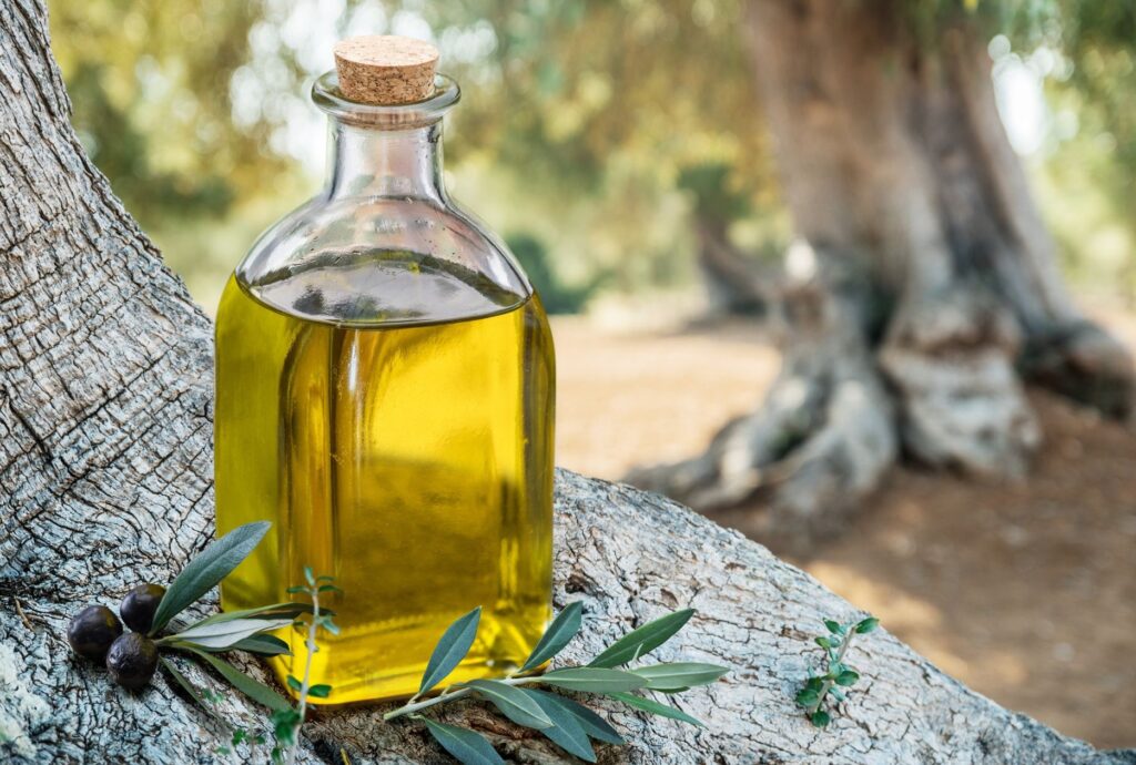 L'Olio Extra Vergine di Oliva monocultivar Taggiasca “Alte Fasce” San Lorenzo: un olio 100% italiano ricavato da olive taggiasche, non filtrato e dalla bassa acidità, dal sapore delicato, rotondo e dolce.