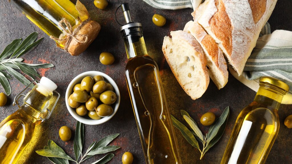 Bisogna utilizzare contenitori adatti a proteggere l'olio extravergine di oliva dalla luce.